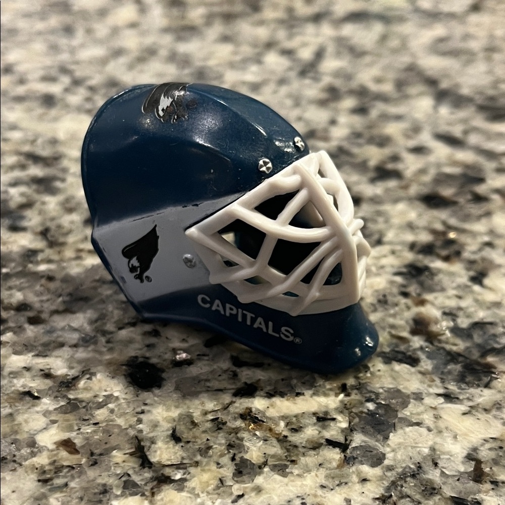 Washington Capitals Hockey Gum Ball Goalie Helmet
